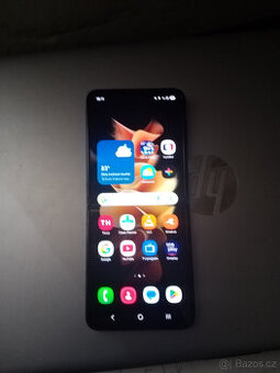 Předmětem prodeje je SAMSUNG Galaxy Z Flip3 5G nejde upně od