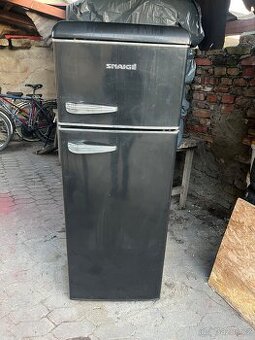 Černá lednička Snaige