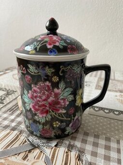 Retro hrnek s pokličkou z čínského porcelánu