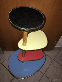 Retro stojan na kvetiny