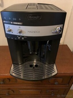 Kavovar Delonghi