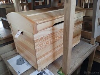 Truhla dřevěná velká