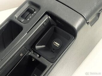 Honda CRX Del Sol - USB nabíječka (zapalovač)