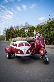 Veterán Piaggio Vespa Scooter VW sajdkára (1977)