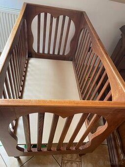 Dřevěná postýlka