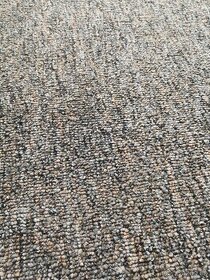 Prodám zánovní koberec 130 x 56 cm