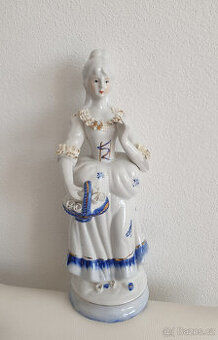 Starožitná dekorace soška dáma bílý modrý porcelán