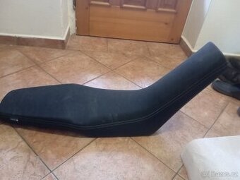 Aprilia Tuareg 660 sedlo
