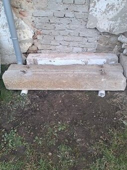 kamenné ostění a koryto