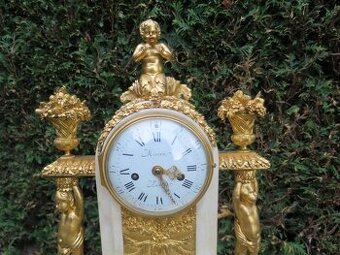 Kyvadlo Francie kolem roku 1780 Zlacený bronz a šedý a bílý