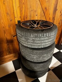 Original kola Taycan včetně pneu Michelin