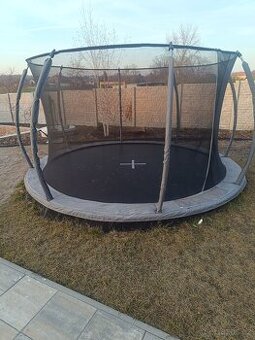 Trampolína