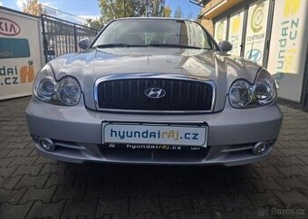 Hyundai Sonata 2.0-po kroupách,jinak TOP stav
