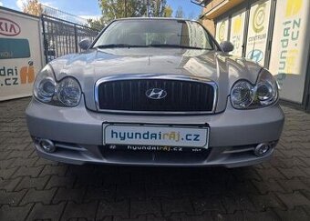 Hyundai Sonata 2.0-po kroupách,jinak TOP stav