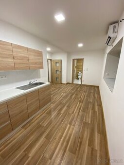 Pronájem bytu v RD 2kk 34m2 se zahrádkou, Sulejovice