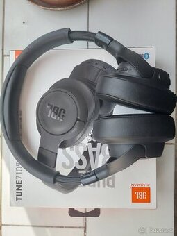 JBL 710 Bluetooth černé měsíc staré záruka Datart