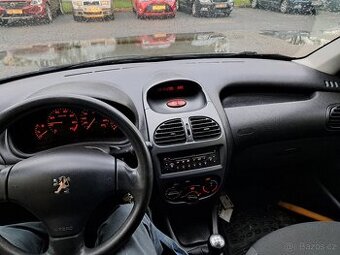 Peugeot 206 1.4 benzin
