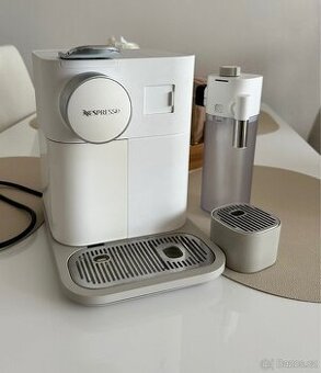 Kávovar Nespresso Gran Lattissima White + 145 kapslí