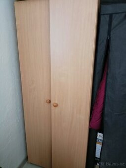 skříň