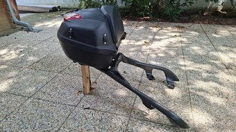 Nosič x-max od r. 2017 a kufr Yamaha 39L