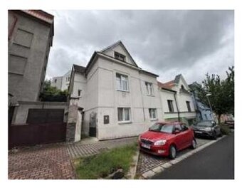 Rodinný dům s pozemky v obci Kolín, ID 7574e 1908