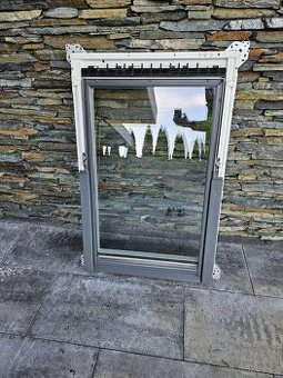 Plastová střešní okna Velux 2 ks – kompletní s rámy