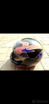 Helma na motorku nebo skutr