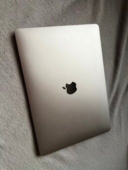 MacBook Air M1 (8GB/256GB) – Šetrně používaný, s balením