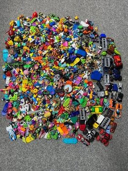 hračky staré hračky figurky kinder surprise autíčka