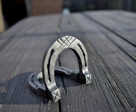 Podkova pro štěstí, ručně kovaná, výběr z více vzorů