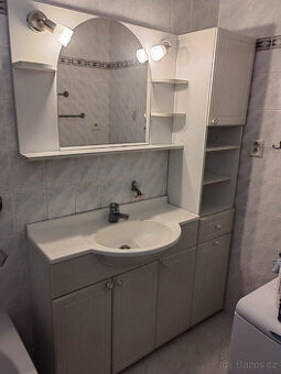Koupelnový komplet včetně zrcadla