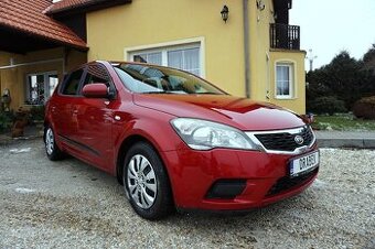 Kia Ceed 1,4 16V 66 kW 2010 HATCHBACK