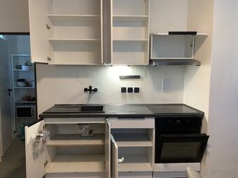 Kuchyňská linka s příslušenstvím