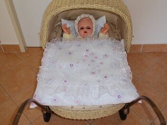 Nové plymo a peřinky do kočárku pro panenky s drobnými květy