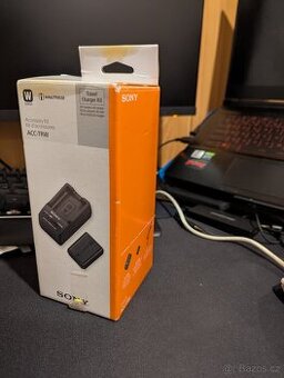 Sony ACC-TRW Accessory kit (Nabíječka + kabel + baterie)