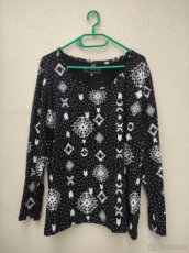 Černé vzorované tričko s dlouhým rukávem