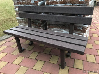 PRODÁM PLASTOVÉ LAVIČKY