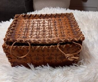 Kožená Stara šperkovnice