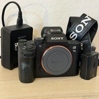 Sony A7 III + příslušentví
