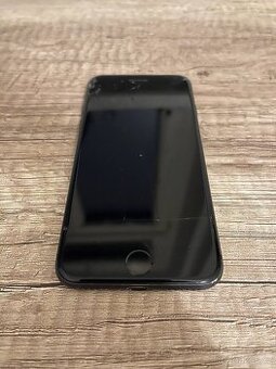 iPhone 8 64GB – na opravu nebo na díly