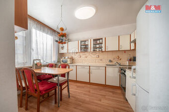 Prodej bytu 3+1, 87 m², Benešov, ul. Pražského povstání - 1