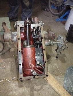 Prodám víko hydrauliky na zetor 4011,4511, 5511, 5545, 5611,