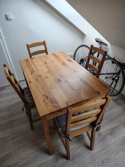 Jídelní stůl se židlemi IKEA