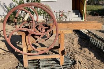 Historický ruční kráječ od firmy F. Wichterle Prostějov