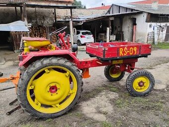 Traktor RS-09
