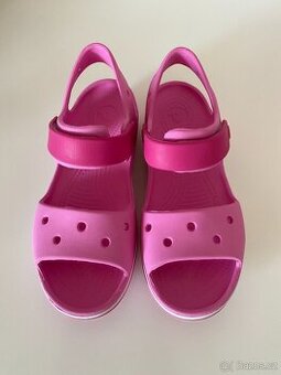 Růžové sandály Crocs vel. J3