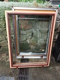 Střešní okno skladované, nepoužité.