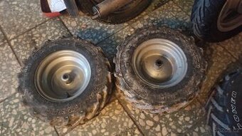 Kola šipaky na zahradní traktor