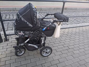 Kočárek. 2v1.Vše funguje. Plné barvy.