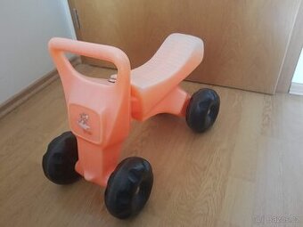 Plastové odrážedlo